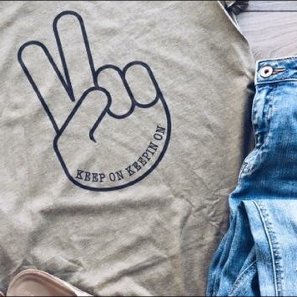 NEW COLOR available 🎨  Keep on Keepin On Tee - Picture 3 of 4